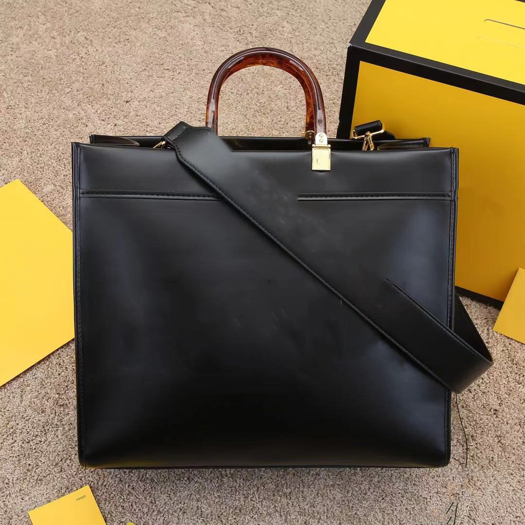 woman luxurys Designers Shoulder Bags fashion Real leather tassels Handbags messenger Classic logo Crossbody Bag Totes purse Wallets backpack
woman luxurys Designers Shoulder Bags fashion Real leather tassels Handbags messenger Classic logo Crossbody Bag Totes purse Wallets backpack