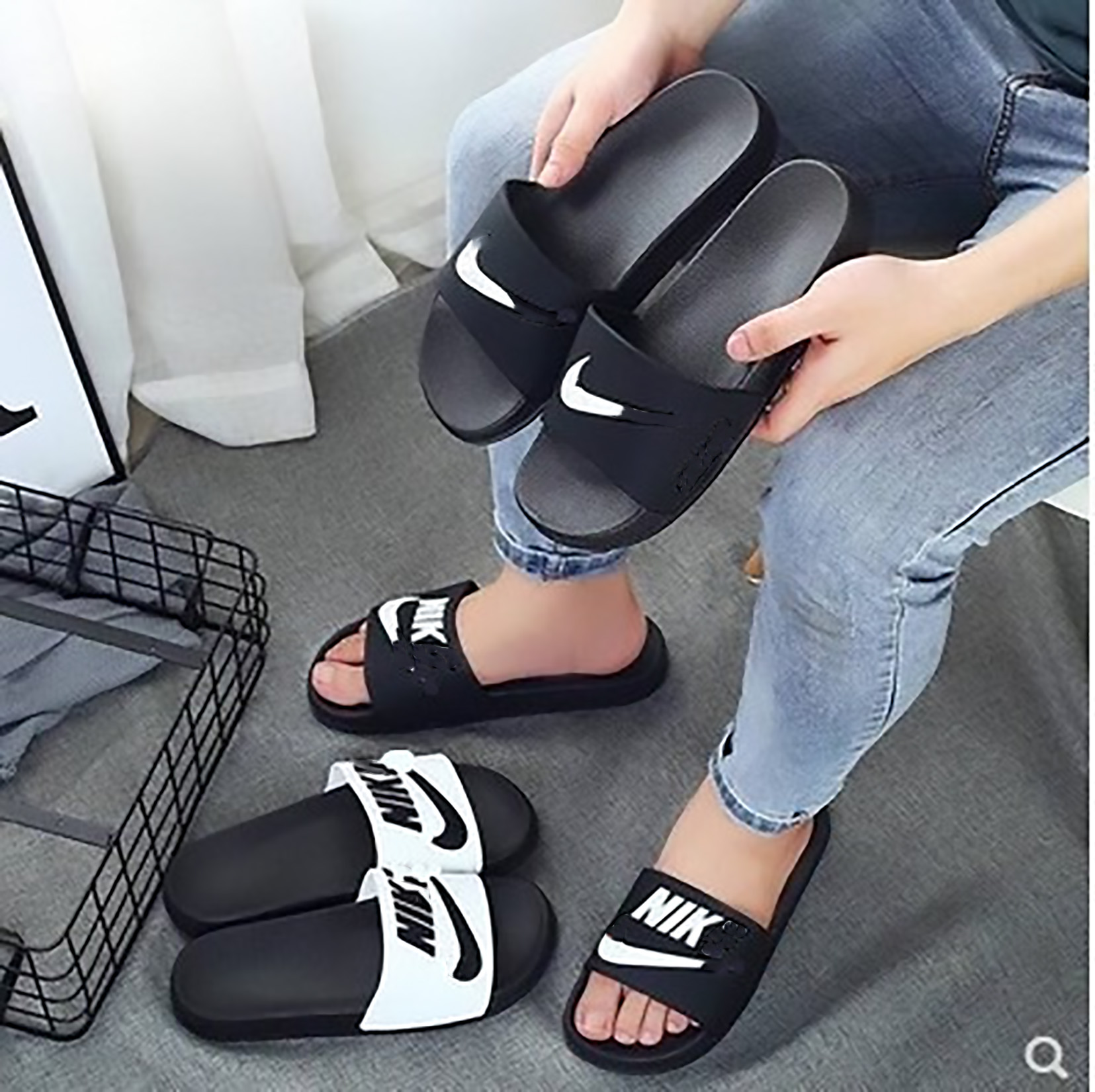 slippers flip flopFour seasons men's women's summer fashion Korean flop household indoor and outdoor beach sandals, Black
slippers flip flopFour seasons men's women's summer fashion Korean flop household indoor and outdoor beach sandals, Black