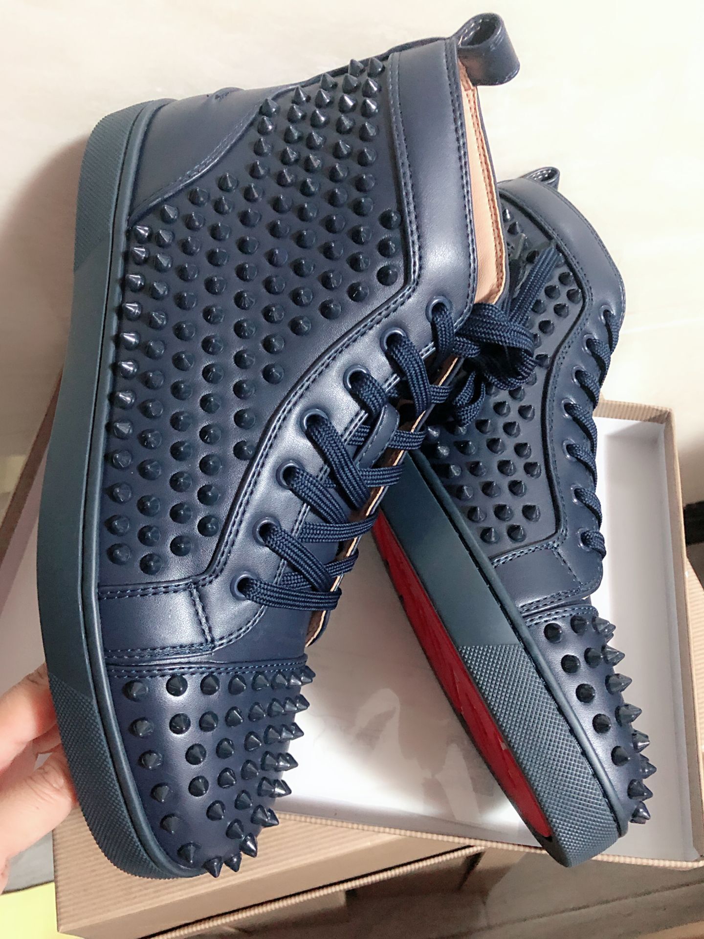 Paris Homme Red Bottom Sneakers Men's casual Shoes Full Spiked Flats Navy Blue Rivets Red-soles Highs Tops High Quality Man Trainers EU35-47, Black
Paris Homme Red Bottom Sneakers Men's casual Shoes Full Spiked Flats Navy Blue Rivets Red-soles Highs Tops High Quality Man Trainers EU35-47, Black