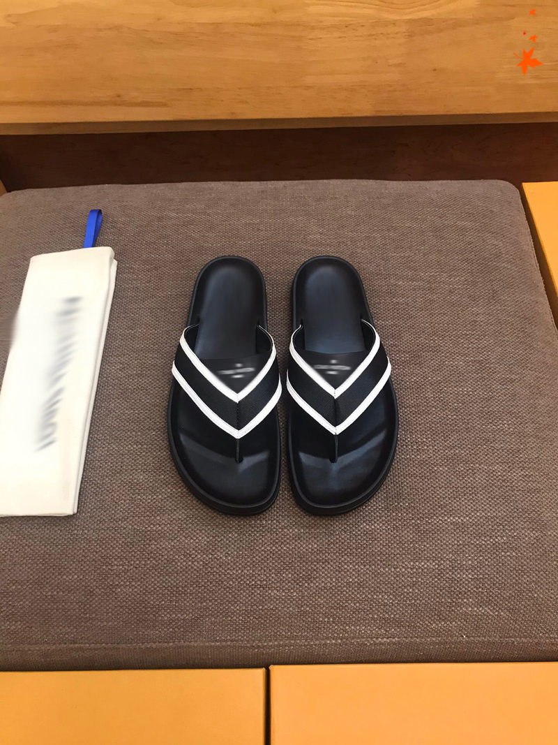 2021 Designer luxurys slippers men sandals fashion beach shoes flip flops flat non-slip classical hole slipper with box size 39-45 -G74, Black
2021 Designer luxurys slippers men sandals fashion beach shoes flip flops flat non-slip classical hole slipper with box size 39-45 -G74, Black