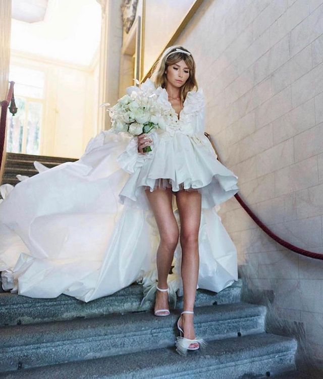 Hi Lo A Line Wedding Dress Tiered Ruffles V Neck Long Sleeve Tutu Bride Dresses Modern Zipper Back Bridal Gowns robes de mariée