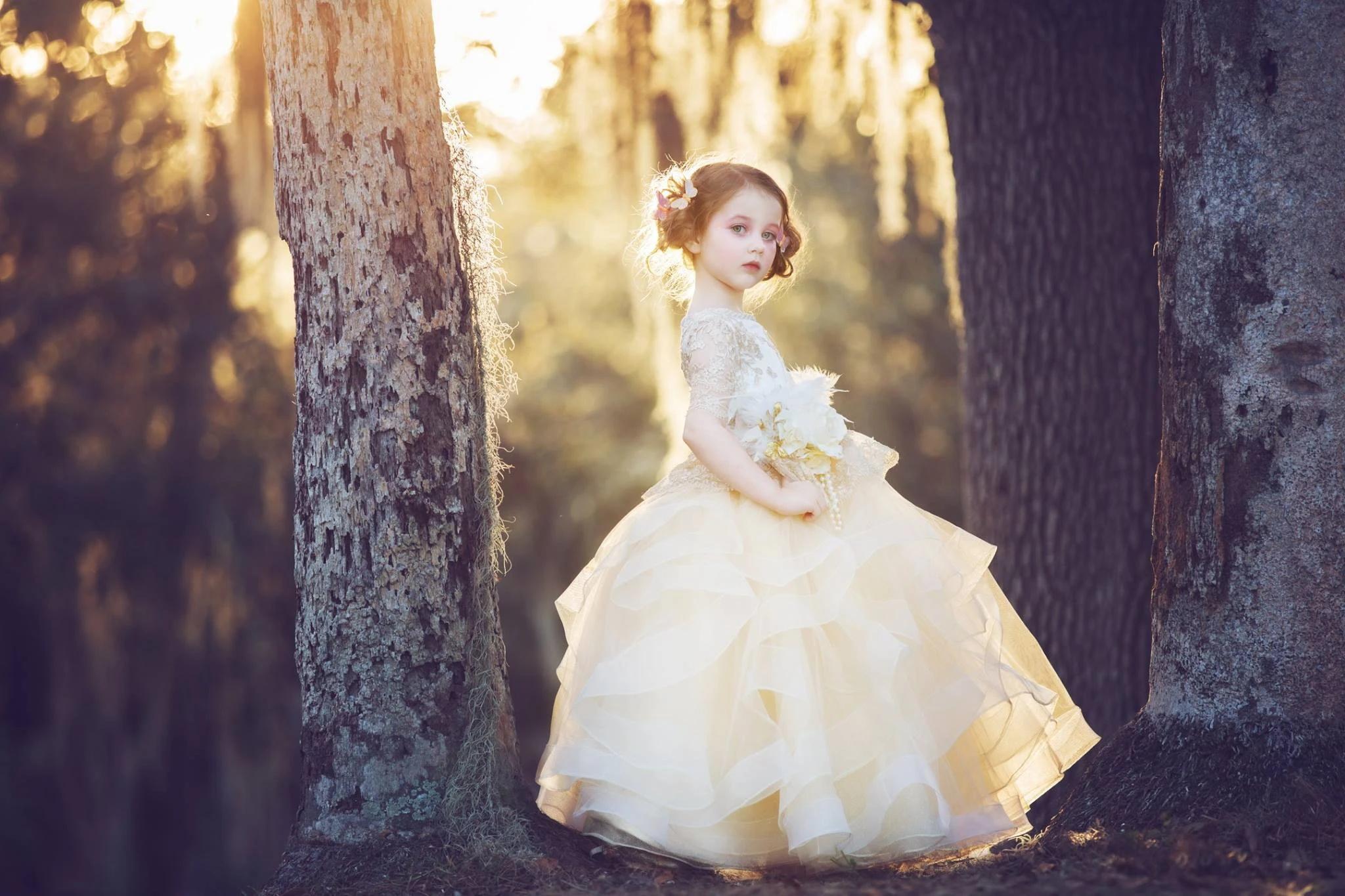 2021 Princess Cute Ball Gown Girls Pageant Dresses Champagne Lace Appliques Short Sleeves Tulle Tiered Ruffles Puffy Kids Flower Girl Birthday Gowns