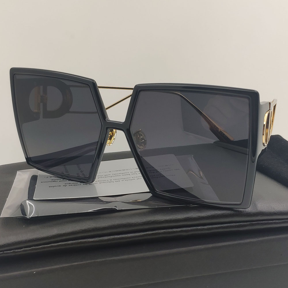 2020 MONTAIGNE Sunglasses Women Brand Colored Black Square Sunglasses Women Futuristic Retro Fashion Sun Glasses Rectangular Men 30MONTAIGNE Shield Sunglasses
2020 MONTAIGNE Sunglasses Women Brand Colored Black Square Sunglasses Women Futuristic Retro Fashion Sun Glasses Rectangular Men 30MONTAIGNE Shield Sunglasses
