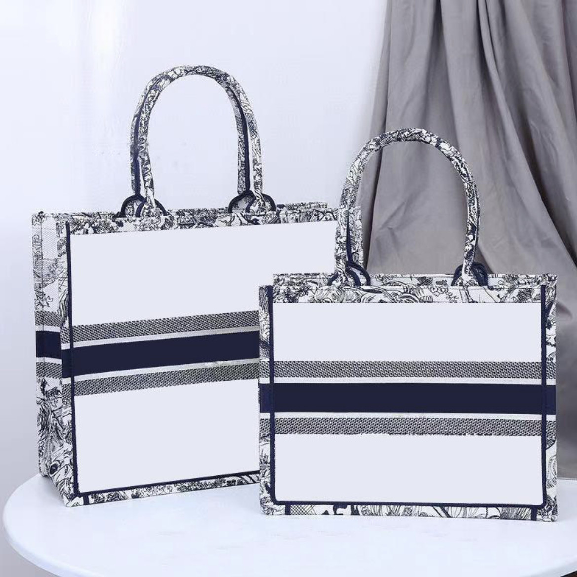 Famous Brand Top Quality Designer Bags Book Tote Shopping Bag Grey Tiger Embroidery Original Canvas Big Capacity Trip Handbag
Famous Brand Top Quality Designer Bags Book Tote Shopping Bag Grey Tiger Embroidery Original Canvas Big Capacity Trip Handbag