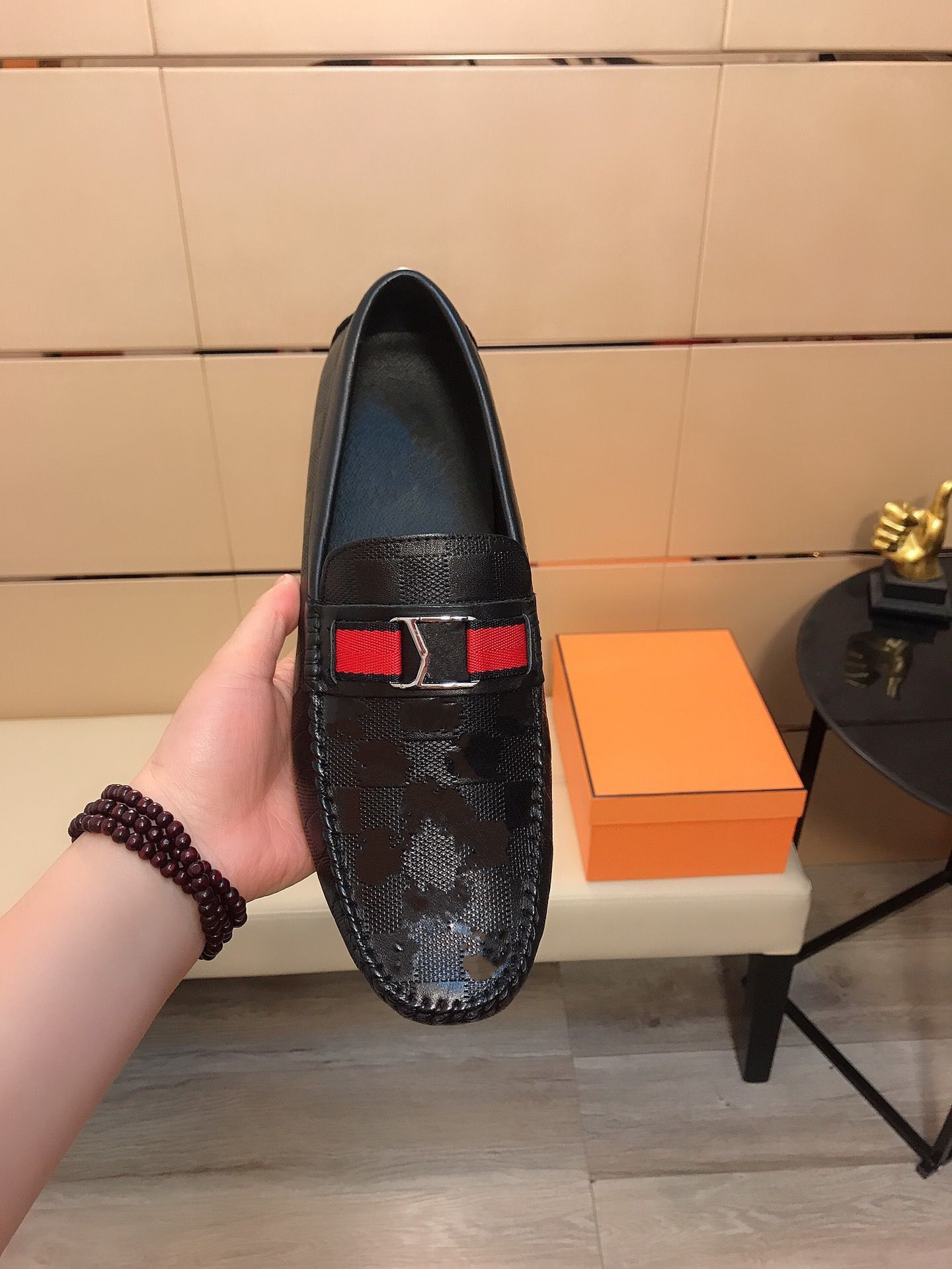 Luxury Men Driving shoes with superstar Flats sneakers Fashion metal button Peas and classic Solid color kpj005
Luxury Men Driving shoes with superstar Flats sneakers Fashion metal button Peas and classic Solid color kpj005