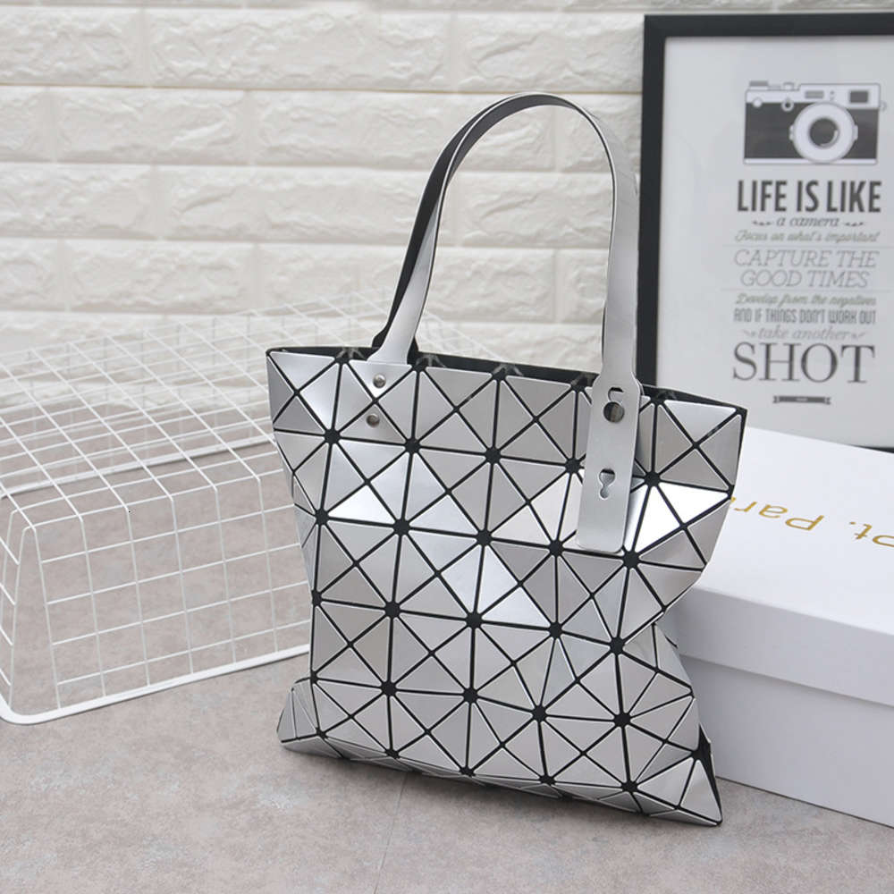 handbagBag women 2020 new variety folding geometry diamond lattice laser portable shoulder bag women's handbag
handbagBag women 2020 new variety folding geometry diamond lattice laser portable shoulder bag women's handbag