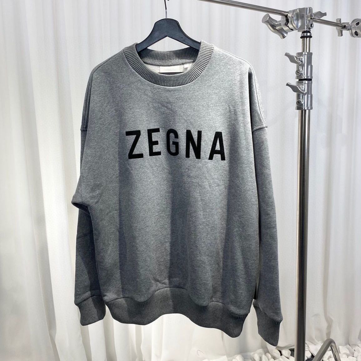 Autumn and winter Zegna joint plus velvet round neck cotton loose sweater pullover, Black
Autumn and winter Zegna joint plus velvet round neck cotton loose sweater pullover, Black