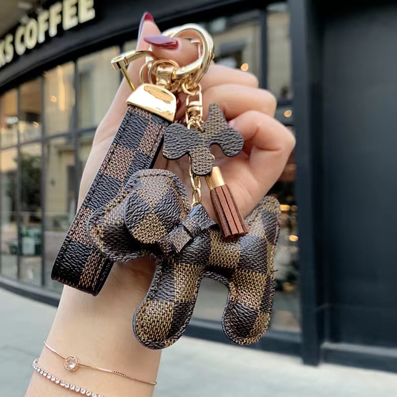 2021 Luxury designer Keychain dog flower Key chain Buckle lovers Car Keychains Handmade Leather Designers Keys chains Men Women Ba333i
2021 Luxury designer Keychain dog flower Key chain Buckle lovers Car Keychains Handmade Leather Designers Keys chains Men Women Ba333i