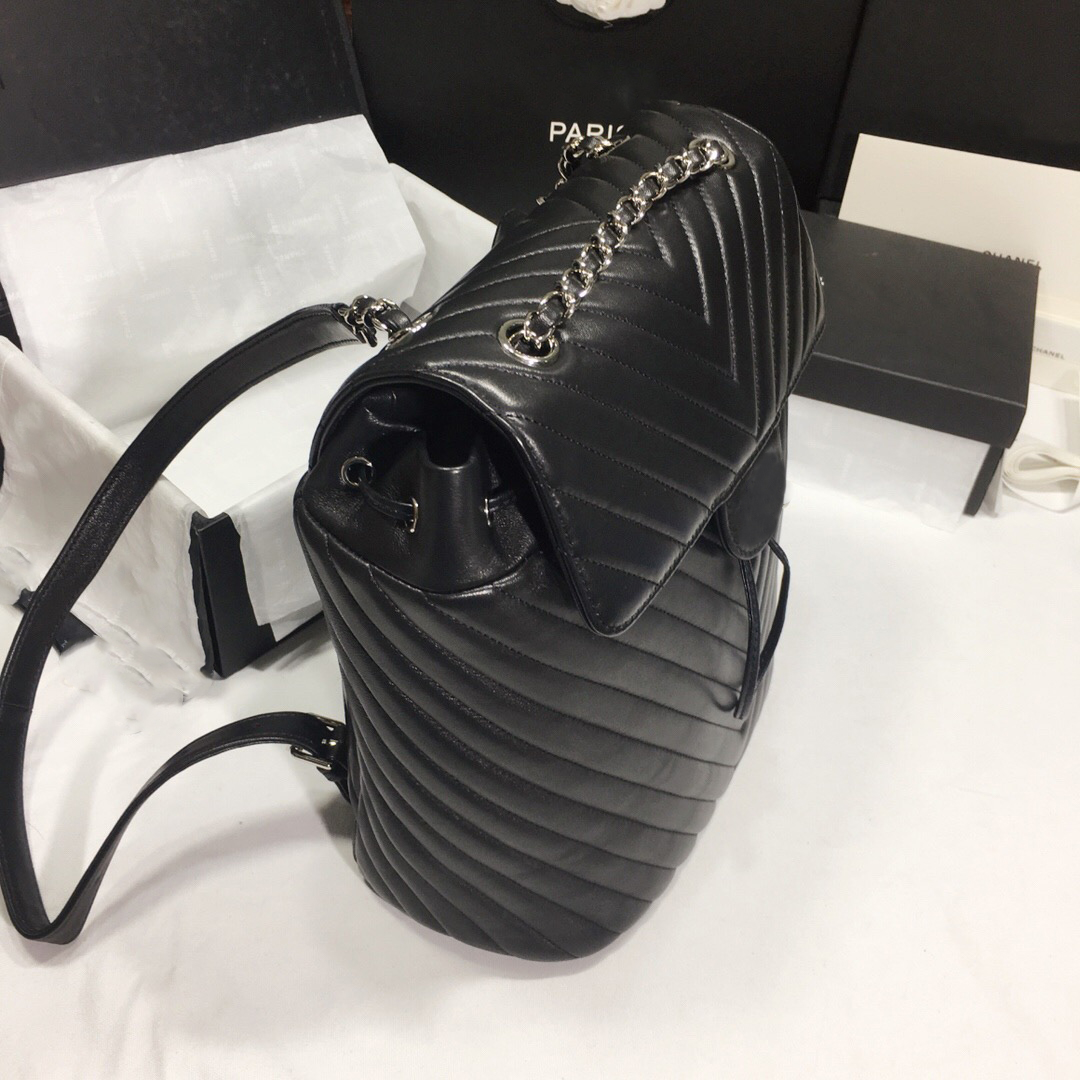 2021 high-end customized quality ladies' backpack 1:1, classic fashion business and leisure brands feel soft
2021 high-end customized quality ladies' backpack 1:1, classic fashion business and leisure brands feel soft