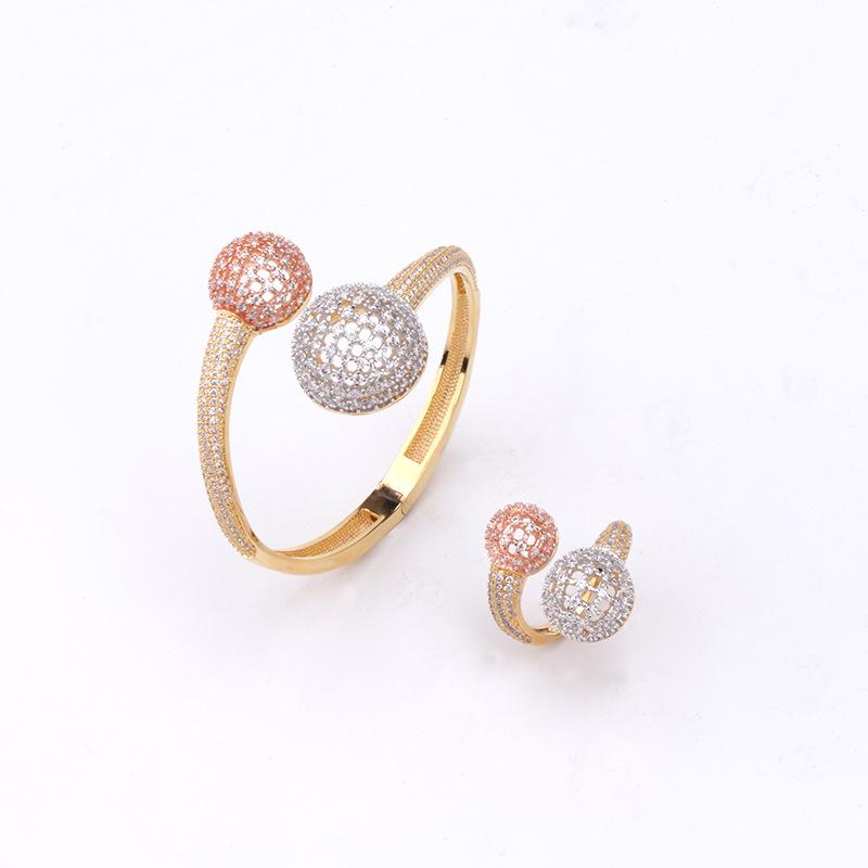 Bangle Personality Full Inlaid Zircon Geometric Drop-shaped Bracelet Ring Three-color Electroplating Luxury Ladies Jewelry
Bangle Personality Full Inlaid Zircon Geometric Drop-shaped Bracelet Ring Three-color Electroplating Luxury Ladies Jewelry