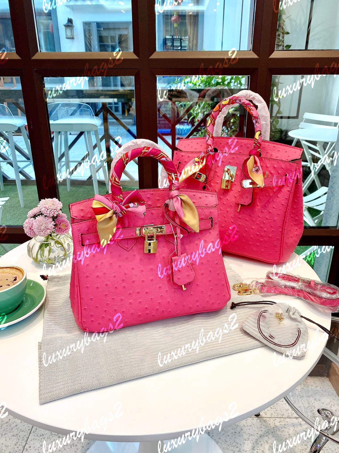 Women Luxurys Designers Bags Ostrich Designer Handbags 35cm 30cm Genuine Leather 12 Colors Shoulder Bag Gold Hardware With Silk Scarf Large-Capacity Purse Wallets, No bag(oem not for sell)
Women Luxurys Designers Bags Ostrich Designer Handbags 35cm 30cm Genuine Leather 12 Colors Shoulder Bag Gold Hardware With Silk Scarf Large-Capacity Purse Wallets, No bag(oem not for sell)