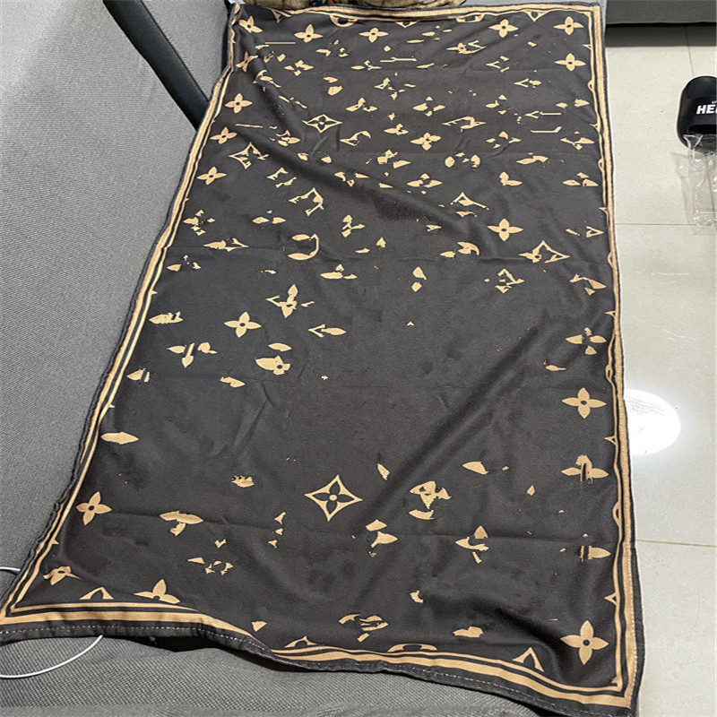 designer modern letter casual ins style beach towel fashion summer bath high quality top classic home gift
designer modern letter casual ins style beach towel fashion summer bath high quality top classic home gift