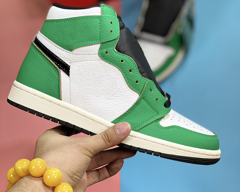 Top Quality Jumpman 1 1s Basketball Shoes High Travis Scotts White green stitching Mens Women Banned Bred Toe Chicago Men Womens Sport leisu
Top Quality Jumpman 1 1s Basketball Shoes High Travis Scotts White green stitching Mens Women Banned Bred Toe Chicago Men Womens Sport leisu