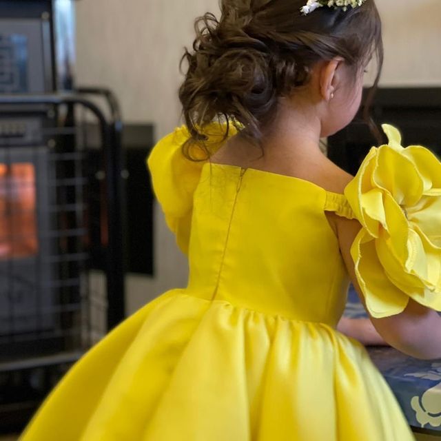 2021 Short Spaghetti Flower Girl Dresses Ball Gown Hand Made Flowers Satin Lilttle Kids Birthday Pageant Weddding Gowns