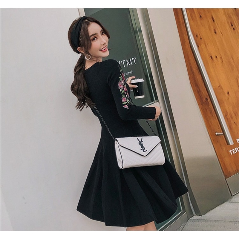 Comelsexy Fashion Autumn And Winter Sweater Dresses High Quality Embroidered Flowers Long Sleeve Warm Dress Vestidoes 210515