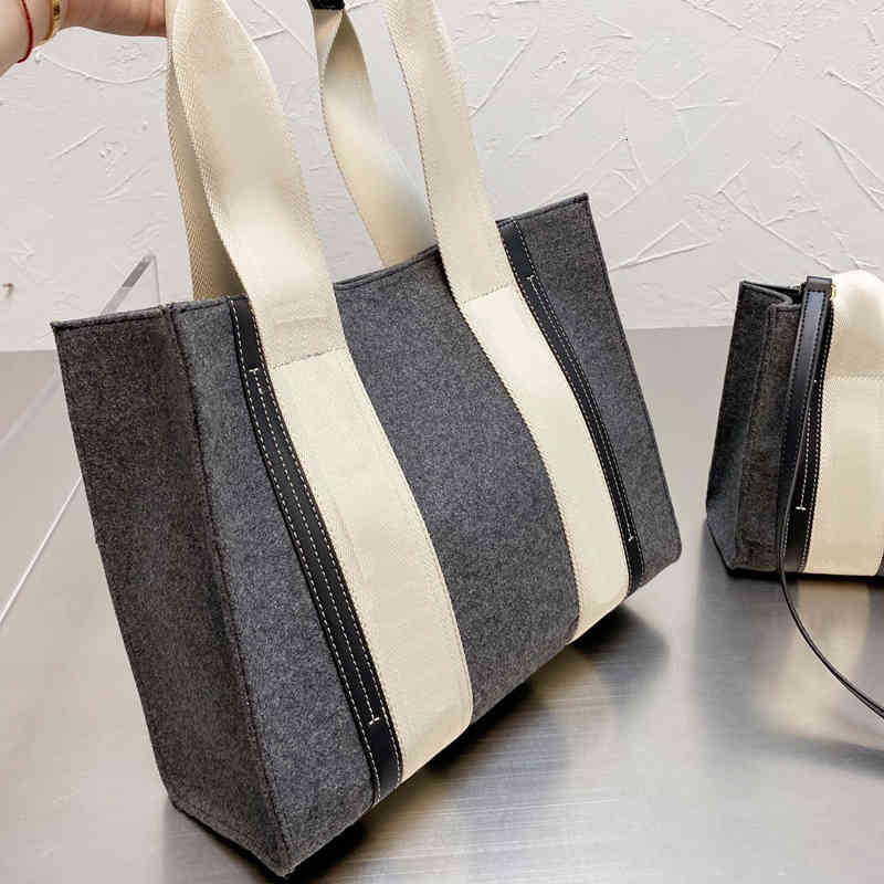 Evening Bags Women ladies Designer Crossbody bags lady Nylon bag shoulder tote luxury Handbags fashion female purse 2 sizes With exquisite JCS9, Grey
Evening Bags Women ladies Designer Crossbody bags lady Nylon bag shoulder tote luxury Handbags fashion female purse 2 sizes With exquisite JCS9, Grey