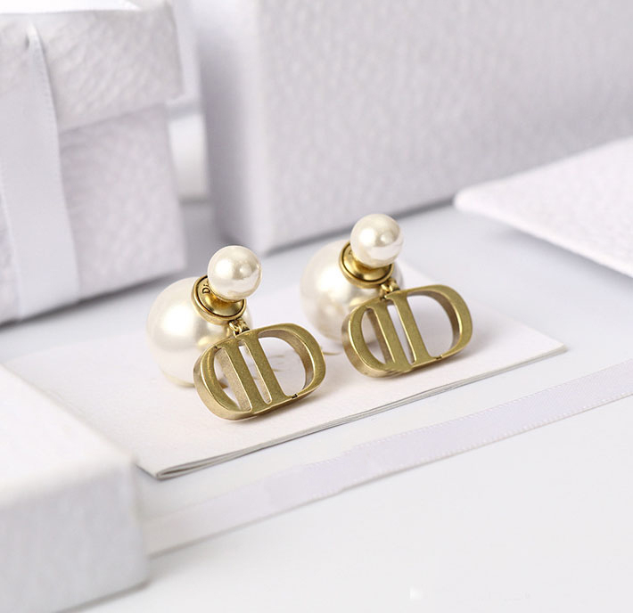 D 2021 New Letter Tassel Earrings Stud Women Pearl Internet Celebrity Pearl Earring Female Designer Jewelry C 02
D 2021 New Letter Tassel Earrings Stud Women Pearl Internet Celebrity Pearl Earring Female Designer Jewelry C 02