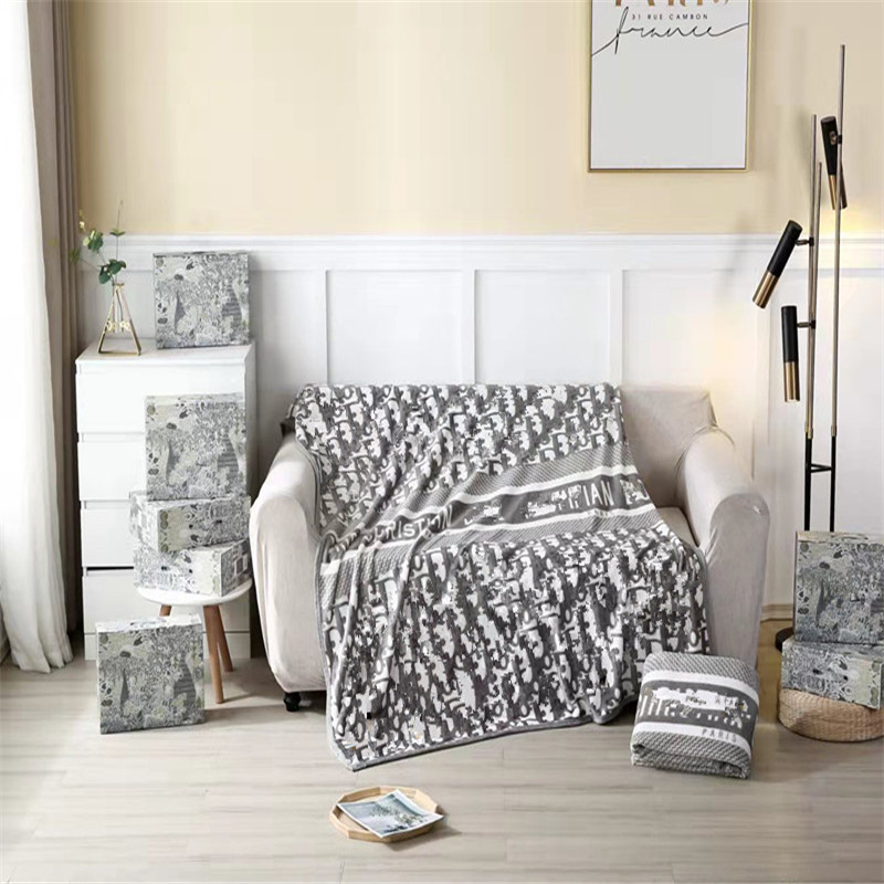 2022 classic fashion blanket home bed hotel car blankets winter autumn luxury designer bedroom supplies free shpping
2022 classic fashion blanket home bed hotel car blankets winter autumn luxury designer bedroom supplies free shpping