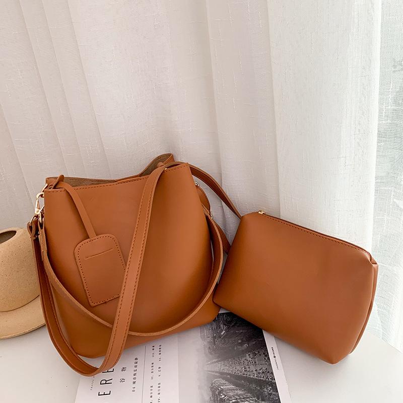 Evening Bags High-Quality PU Leather Women's Shoulder Bag Fashion Designer Handbag Retro Bucket Simple Large Messenger
Evening Bags High-Quality PU Leather Women's Shoulder Bag Fashion Designer Handbag Retro Bucket Simple Large Messenger