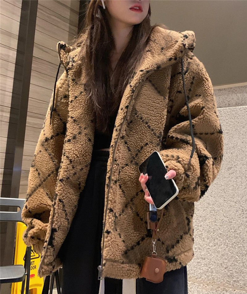 Lamb Fur Designer Womens Wool Coat Jacket Winter Keep Warm Coat Women Fashion Trench Overcoat High Quality Brand Zipper Designers Outwear, Extra cost
Lamb Fur Designer Womens Wool Coat Jacket Winter Keep Warm Coat Women Fashion Trench Overcoat High Quality Brand Zipper Designers Outwear, Extra cost