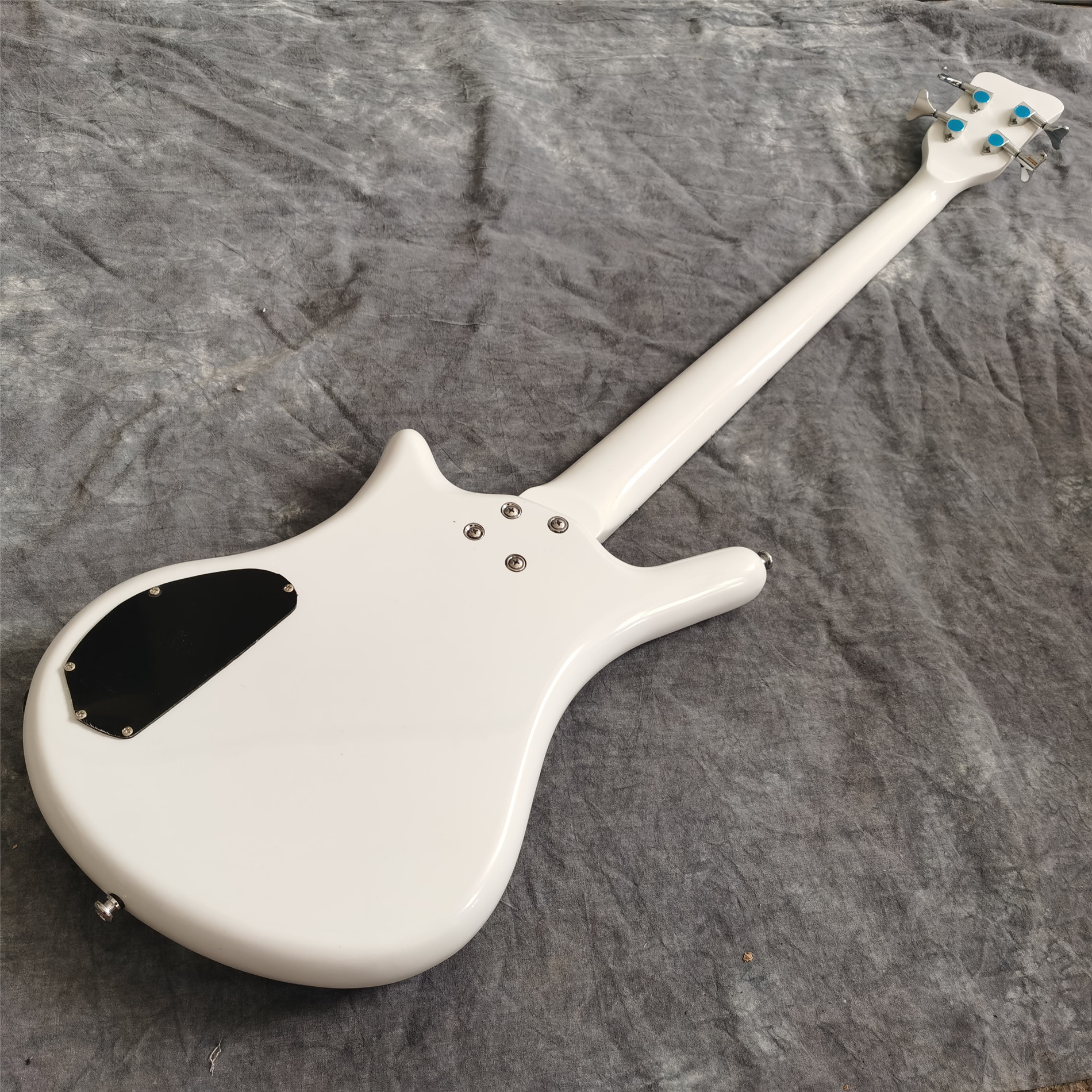 Custom Prince One Eye White Signature 4 Strings Electric Bass Guitar Hand Work Paint, Chrome Hardware
Custom Prince One Eye White Signature 4 Strings Electric Bass Guitar Hand Work Paint, Chrome Hardware