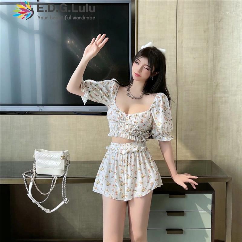 Women' Tracksuits EDGLuLu 2 Piece Shorts Sets Women 2021 Summer V-neck Puff Sleeve Crop Top And Yellow Purple Floral Two Set Suit0617
Women' Tracksuits EDGLuLu 2 Piece Shorts Sets Women 2021 Summer V-neck Puff Sleeve Crop Top And Yellow Purple Floral Two Set Suit0617