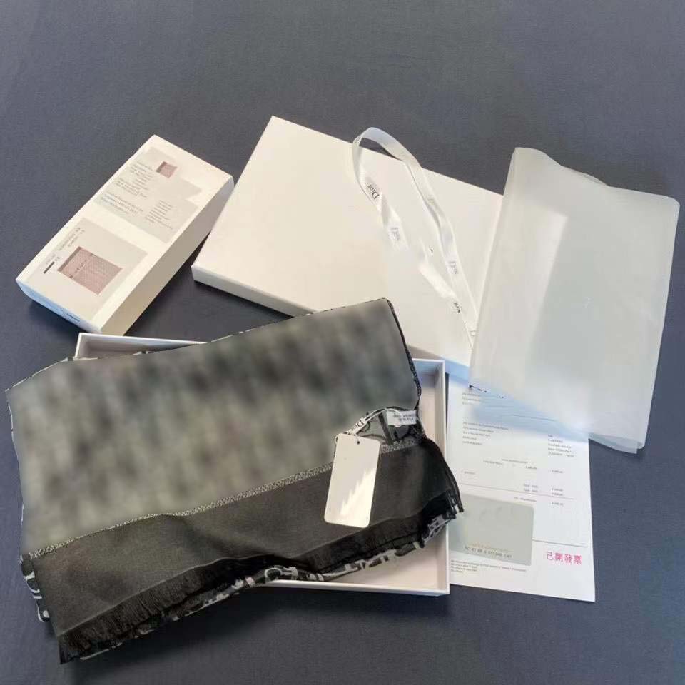 Silk Scarf 2021 Designer silken scarves High quality Shawl Scarfs Women Fashion scarve luxury muffler Men bufanda 9 Colors with Gift Packing, Blue;gray
Silk Scarf 2021 Designer silken scarves High quality Shawl Scarfs Women Fashion scarve luxury muffler Men bufanda 9 Colors with Gift Packing, Blue;gray