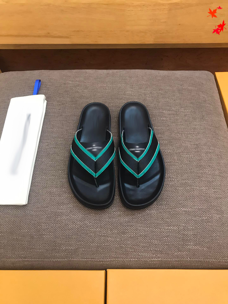 2021 Designer luxurys slippers men sandals fashion beach shoes flip flops flat non-slip classical hole slipper with box size 39-45 -G72, Black
2021 Designer luxurys slippers men sandals fashion beach shoes flip flops flat non-slip classical hole slipper with box size 39-45 -G72, Black