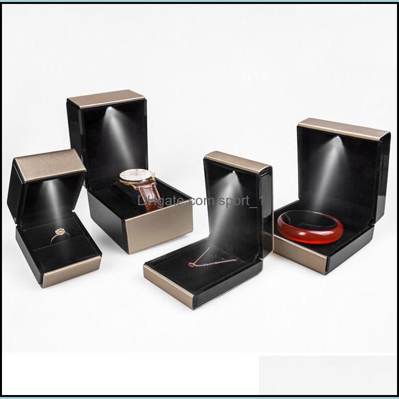 Packaging & Creative Led Engagement Ring Pendant Jewelry Boxes Custom Elegant Lighted Rings Storage Box Display Gift Packing Showcase Wholes
Packaging & Creative Led Engagement Ring Pendant Jewelry Boxes Custom Elegant Lighted Rings Storage Box Display Gift Packing Showcase Wholes