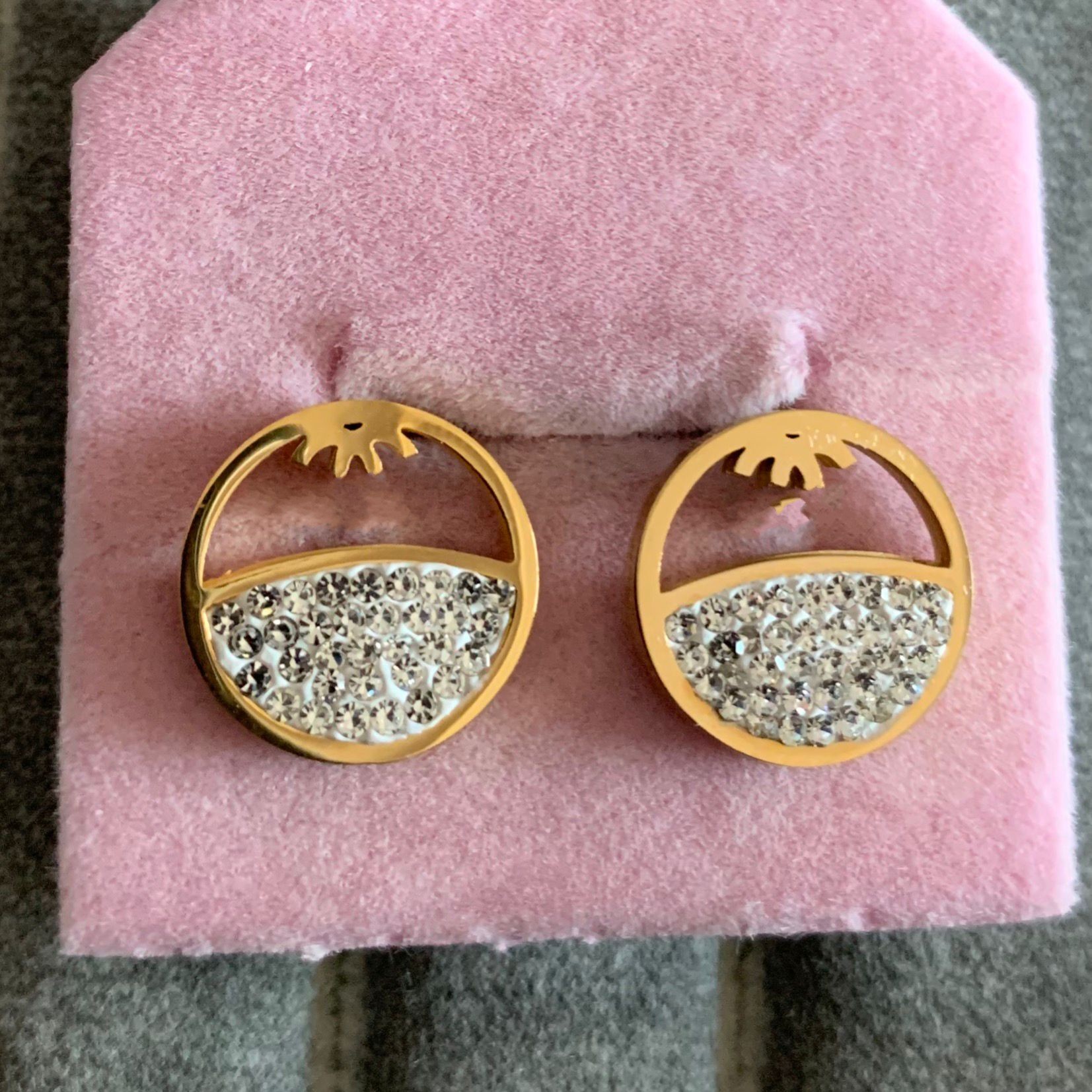 20 VS model mix Factory price boys girls hip hop stud 316L Titanium steel gold silver rose letter Earring Women men boy Earrings Jewelry wholesale, Golden;silver
20 VS model mix Factory price boys girls hip hop stud 316L Titanium steel gold silver rose letter Earring Women men boy Earrings Jewelry wholesale, Golden;silver
