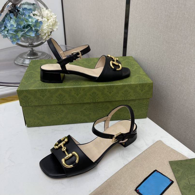 2021 Sandal slipper dress shoes Women beautiful Pointed Clear Crystal High Heel Stilettos Sexy Pumps Summer Shoe Peep Top quality with box
2021 Sandal slipper dress shoes Women beautiful Pointed Clear Crystal High Heel Stilettos Sexy Pumps Summer Shoe Peep Top quality with box