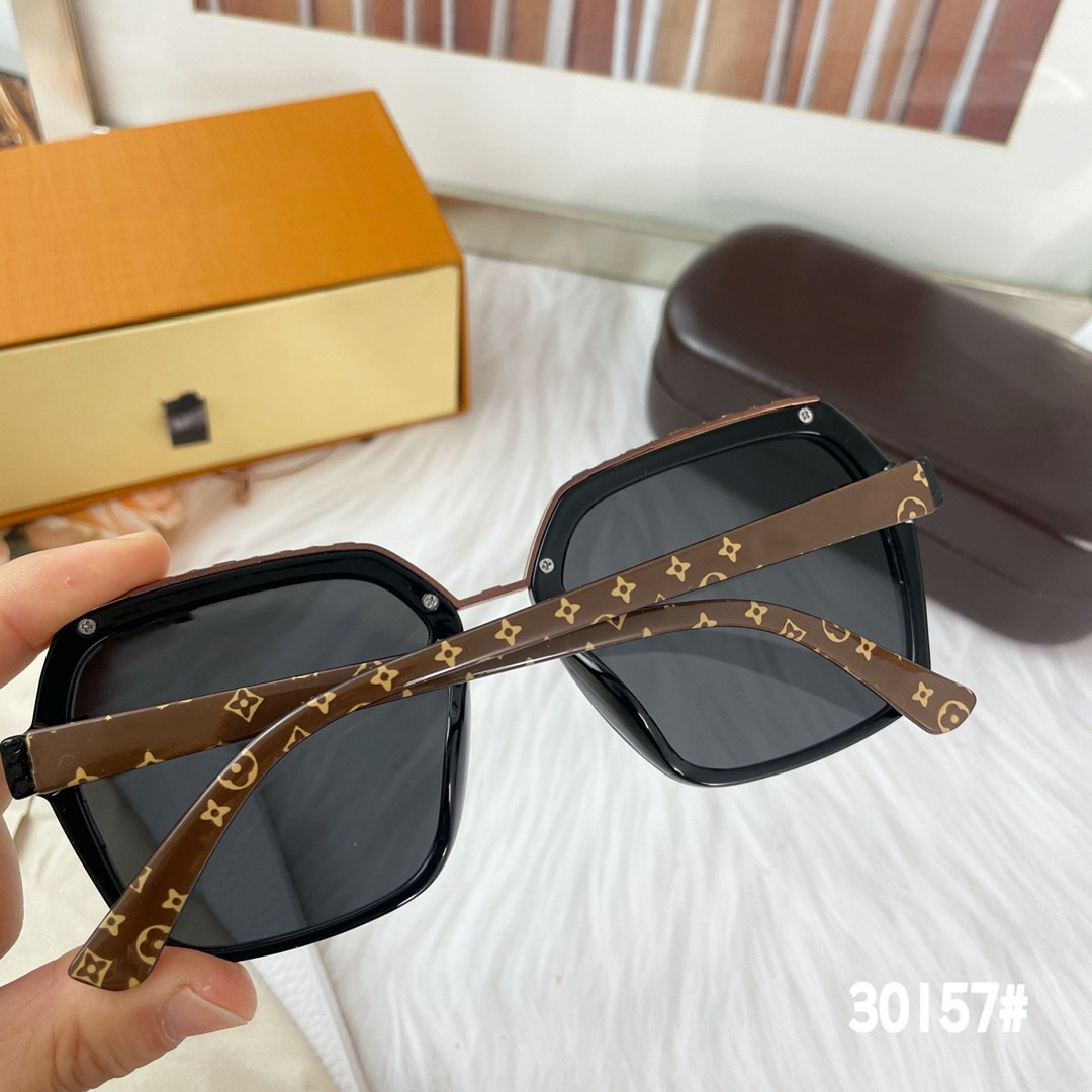 Elegant Floral Sunglasses: Inspired Eyewear for Women with Clear Lenses, Classic Outdoor Fashion Z260306