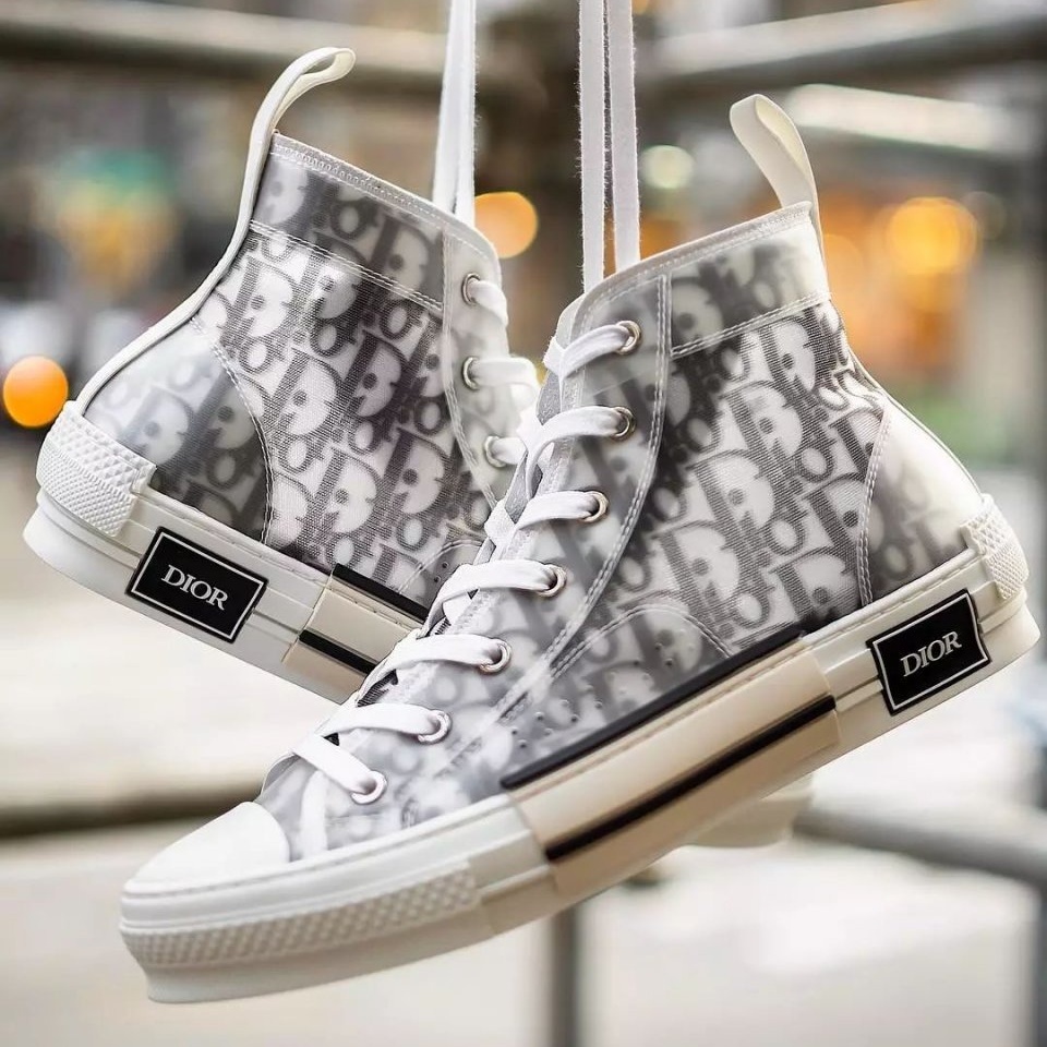 B23 HIGH-TOP SNEAKERS IN Dir X KAWS By Kim Jones With Fashion Design Classic Oblique Printing Logos Men Women Basketball Shoes, Black
B23 HIGH-TOP SNEAKERS IN Dir X KAWS By Kim Jones With Fashion Design Classic Oblique Printing Logos Men Women Basketball Shoes, Black
