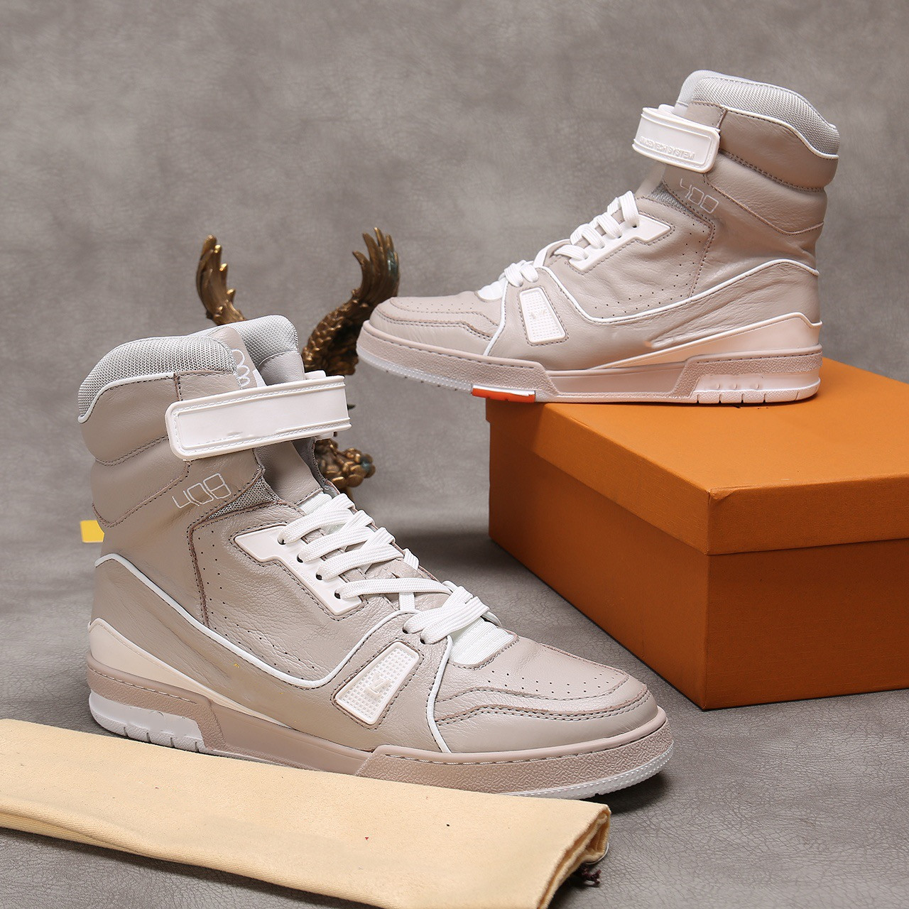 TRAINER High top casual shoes Sneakers Monogram flowers Signature of designer 408 size 38-45, Color 1
TRAINER High top casual shoes Sneakers Monogram flowers Signature of designer 408 size 38-45, Color 1