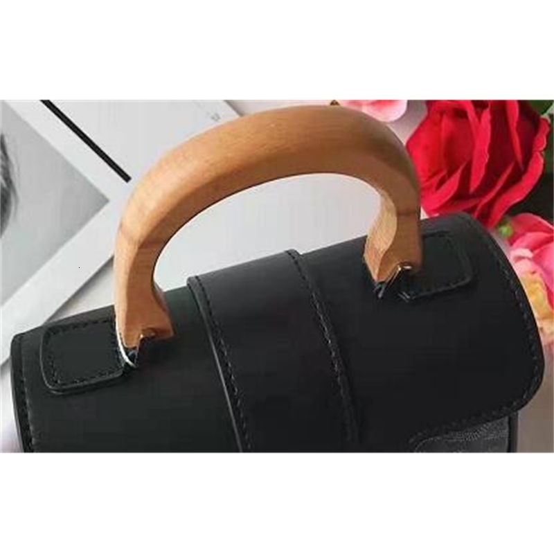 Unique wood handle small tote GOYA bag. Leather good quality Retro saigon totes , Mini women handbag. Drawstring Bucket Bags. 2 different style ERF
Unique wood handle small tote GOYA bag. Leather good quality Retro saigon totes , Mini women handbag. Drawstring Bucket Bags. 2 different style ERF