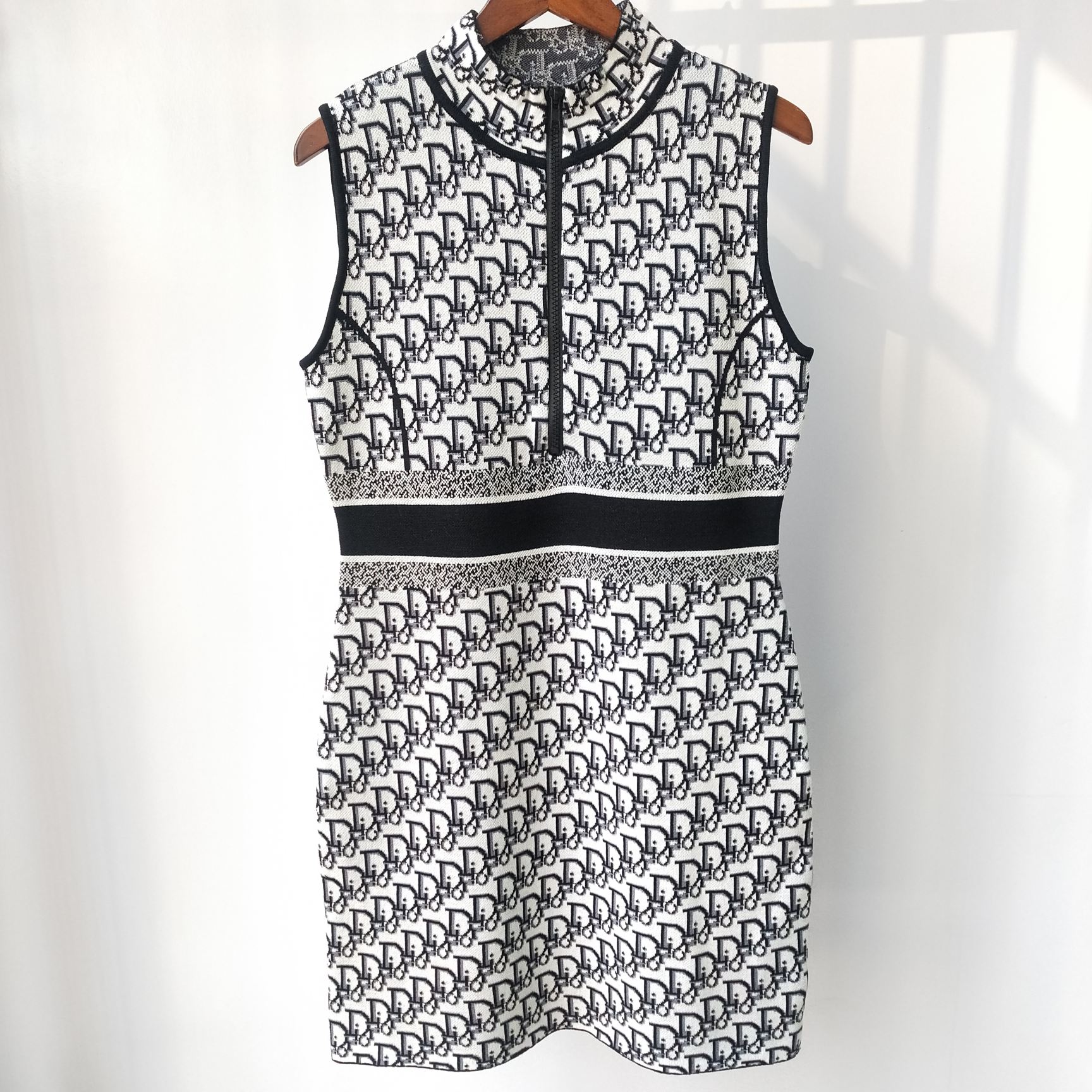 Shipping Free 2021 Autumn Black/Blue/Purple Letter Print Autumn Women' Dresses Brand Same Style Women' Runway Dresses DH393
Shipping Free 2021 Autumn Black/Blue/Purple Letter Print Autumn Women' Dresses Brand Same Style Women' Runway Dresses DH393