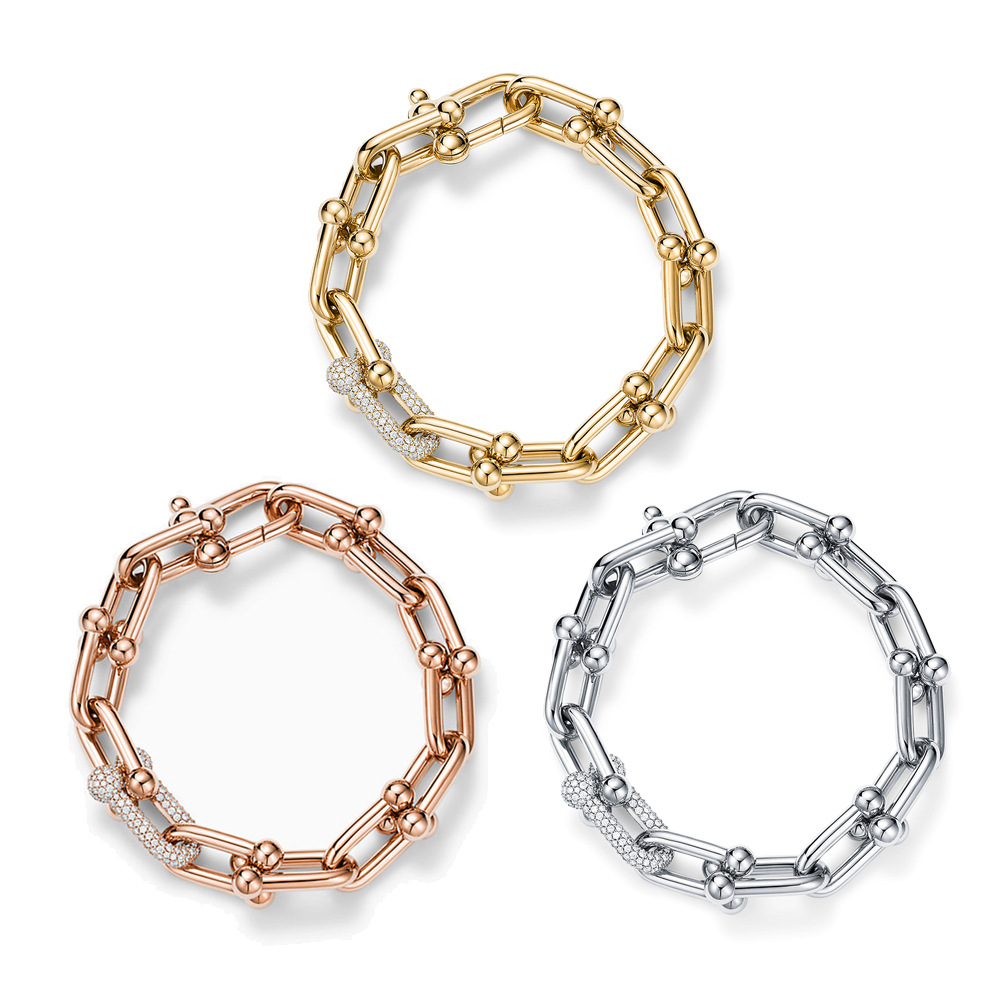 TIFF 100% 925 Silver European and American U-shaped Geometric Bracelet Inlaid Zircon Plating 18K Gold Design Sense Jewelry Birthday Gift Fashion Women
TIFF 100% 925 Silver European and American U-shaped Geometric Bracelet Inlaid Zircon Plating 18K Gold Design Sense Jewelry Birthday Gift Fashion Women