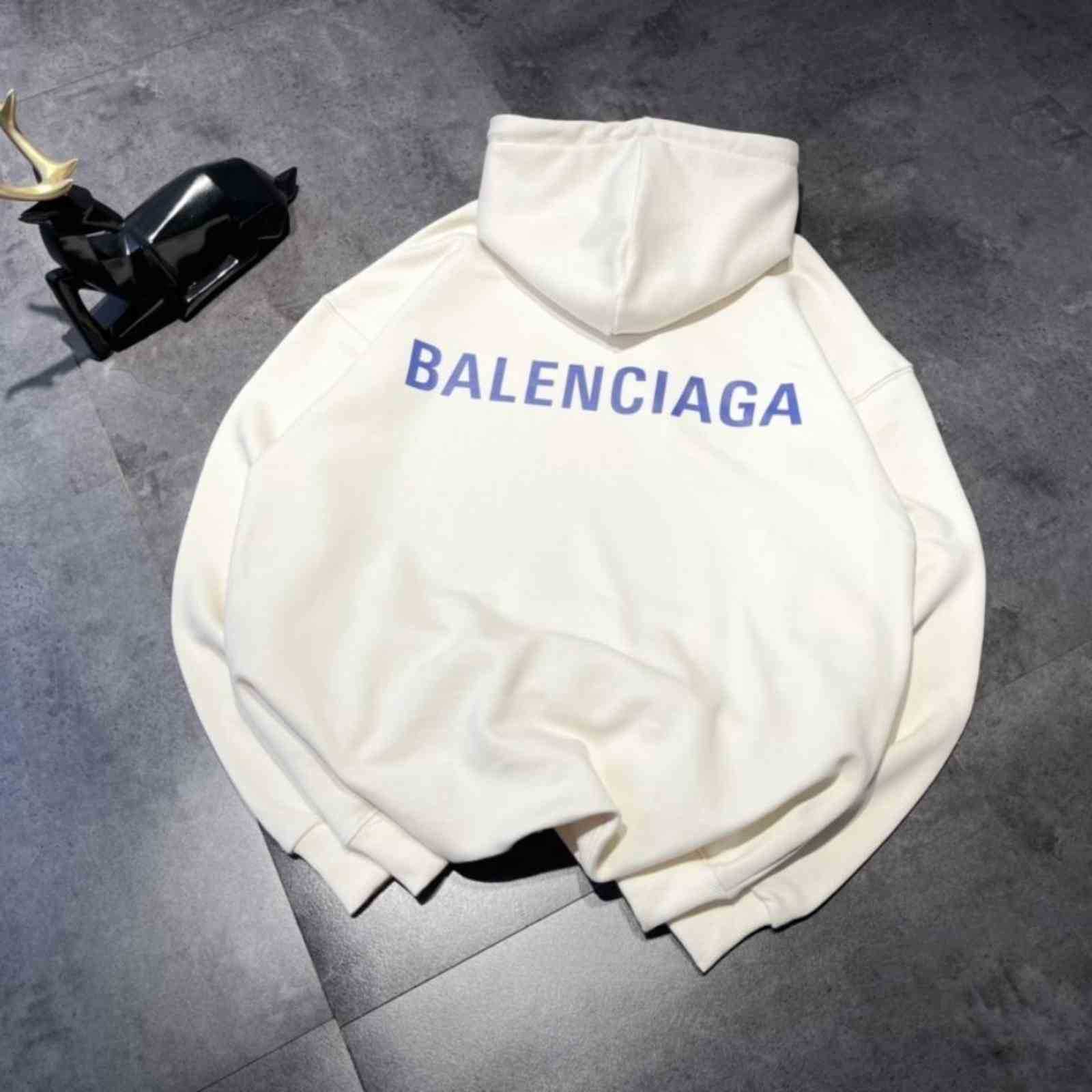 Correct Early Autumn balencaigass Sweater Hooded Lettered Printed Men's and Women's Hoodie Jacket Original Mold Opening, Black
Correct Early Autumn balencaigass Sweater Hooded Lettered Printed Men's and Women's Hoodie Jacket Original Mold Opening, Black