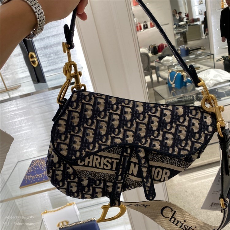 Designer Women Luxurys Handbags Miss Flower Christian d d Flower Embroidered and Printed Shoulder Bag Canvas Letter Saddle Bag Hand-held, One size
Designer Women Luxurys Handbags Miss Flower Christian d d Flower Embroidered and Printed Shoulder Bag Canvas Letter Saddle Bag Hand-held, One size