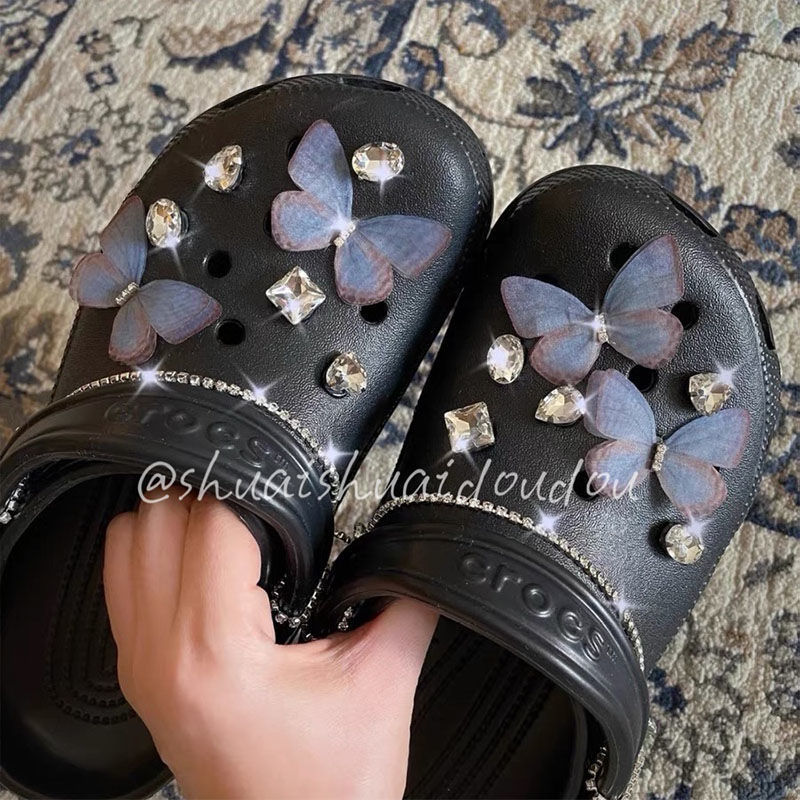 Shoes parts 2021 Vintage Charms for Croc Women Diy Klompen Decoration Flanders Strass Gesp Temperament Mode Elegant J0723
Shoes parts 2021 Vintage Charms for Croc Women Diy Klompen Decoration Flanders Strass Gesp Temperament Mode Elegant J0723