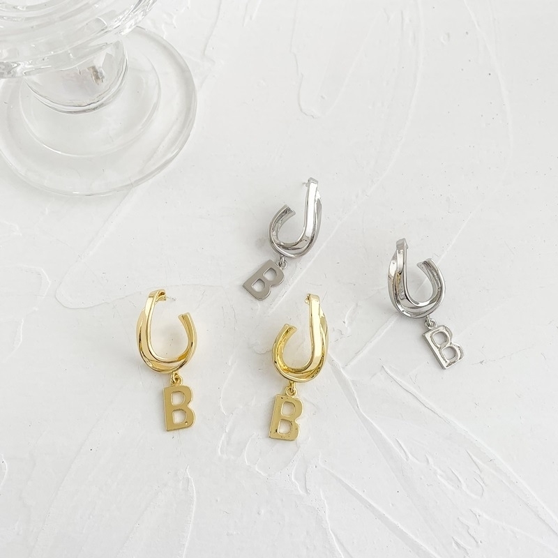 Long Letter Charm Earrings French Style Alloy B-shaped Pendant Niche Design Temperament Women Jewelry Retail
Long Letter Charm Earrings French Style Alloy B-shaped Pendant Niche Design Temperament Women Jewelry Retail