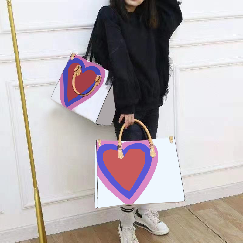 2021 Ladies totes Classic Solitaire Pattern Two Sizes PU Large Capacity Multifunctional Conventional Handbag Detachable Shoulder Strap, White
2021 Ladies totes Classic Solitaire Pattern Two Sizes PU Large Capacity Multifunctional Conventional Handbag Detachable Shoulder Strap, White