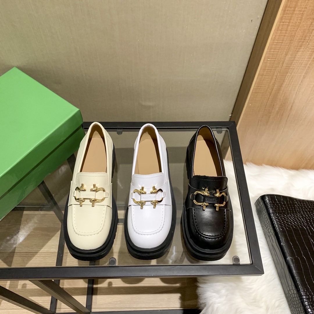 New designer top quality Women Princetown Stamp Leather Print Slipper Shoes,Leather Sole,Horsebit detail,Size 35-40, Black
New designer top quality Women Princetown Stamp Leather Print Slipper Shoes,Leather Sole,Horsebit detail,Size 35-40, Black