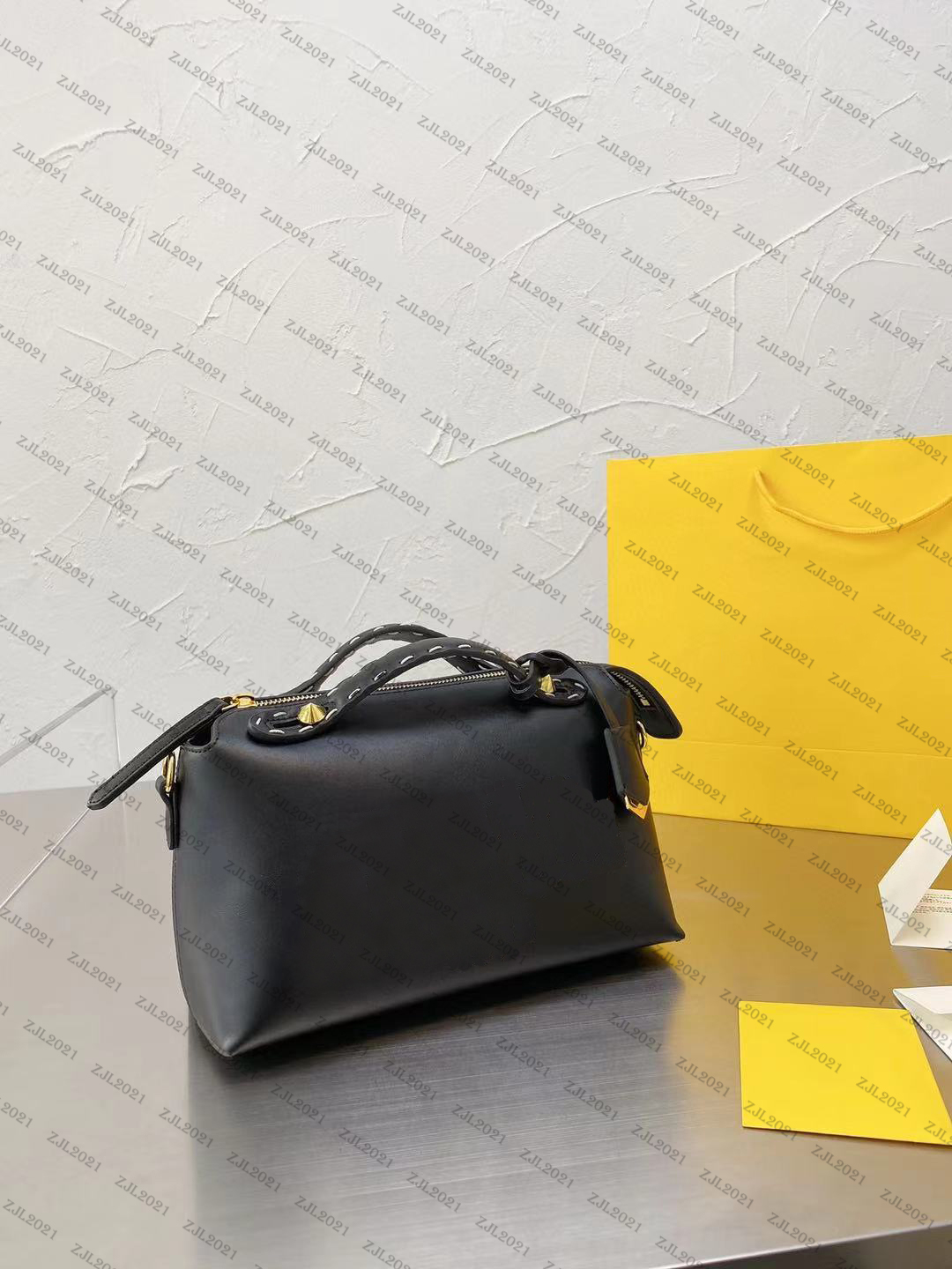 Luxury designer bag pillow modeling personality rivet sewing hand-held fashion shoulder leisure can also diagonal classic, Box
Luxury designer bag pillow modeling personality rivet sewing hand-held fashion shoulder leisure can also diagonal classic, Box