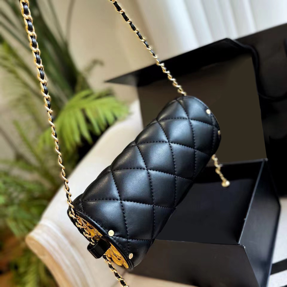 Designers bags luxurys women Shoulder handbags large capacity crossbody Bag Black Lingge versatile chain bag Messenger Lady purse gifts styles very good nice
Designers bags luxurys women Shoulder handbags large capacity crossbody Bag Black Lingge versatile chain bag Messenger Lady purse gifts styles very good nice