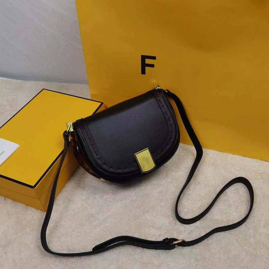 2021 Fashion Ladies Luxury single shoulder Saddle Bag Chain Detachable Metal Pendant Handbag High Quality Classic Style
2021 Fashion Ladies Luxury single shoulder Saddle Bag Chain Detachable Metal Pendant Handbag High Quality Classic Style
