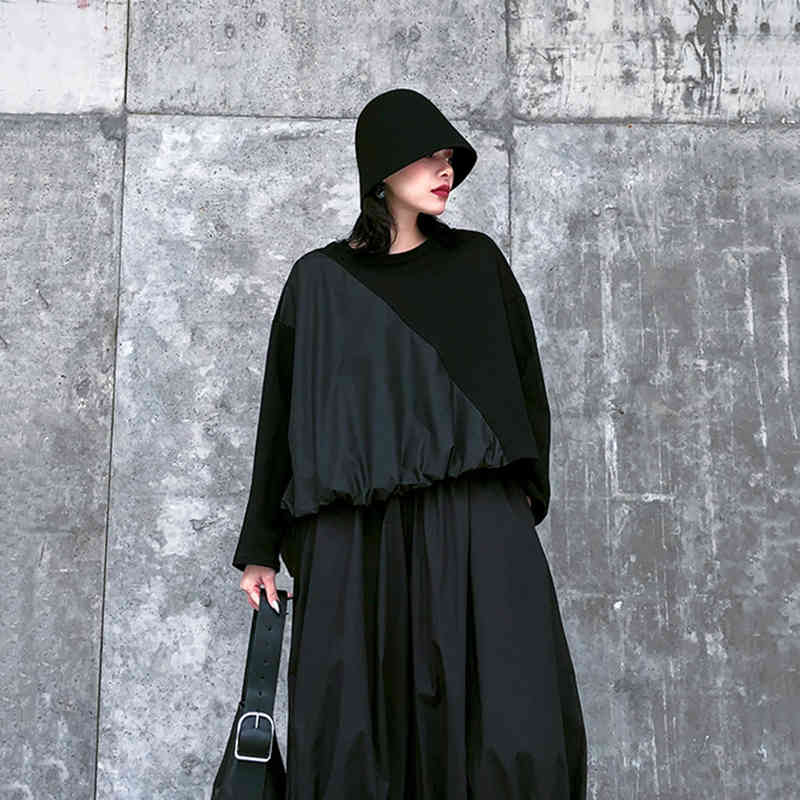 EAM Women Contrast Color Pleated Split Big Size Tshirt Round Neck Long Sleeve Fashion Spring Autumn 1R1 210406