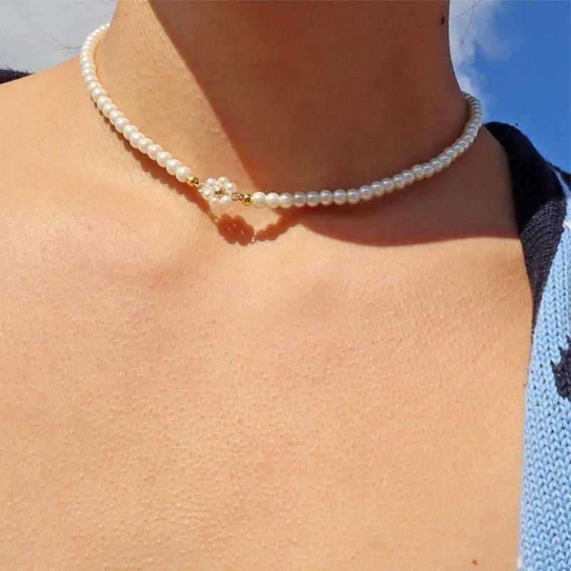 Pendant Necklaces Fashion Luxury White Pearl Daisy Necklace Chain Choker For Women Flower Lariat Lock Collar Jewelry Party Charm
Pendant Necklaces Fashion Luxury White Pearl Daisy Necklace Chain Choker For Women Flower Lariat Lock Collar Jewelry Party Charm