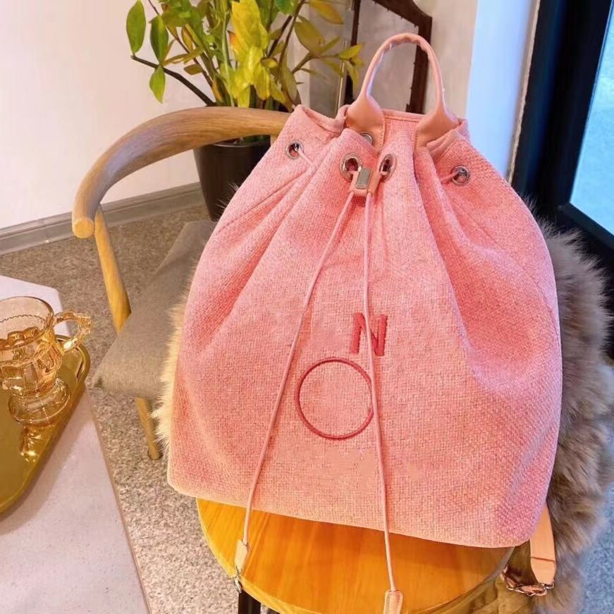 Luxury Design Ladies Fashion Bundled Buckets Bag With Letters For Decoration Mobile Phone Package Casual Dinner Socialite Style Handbag
Luxury Design Ladies Fashion Bundled Buckets Bag With Letters For Decoration Mobile Phone Package Casual Dinner Socialite Style Handbag