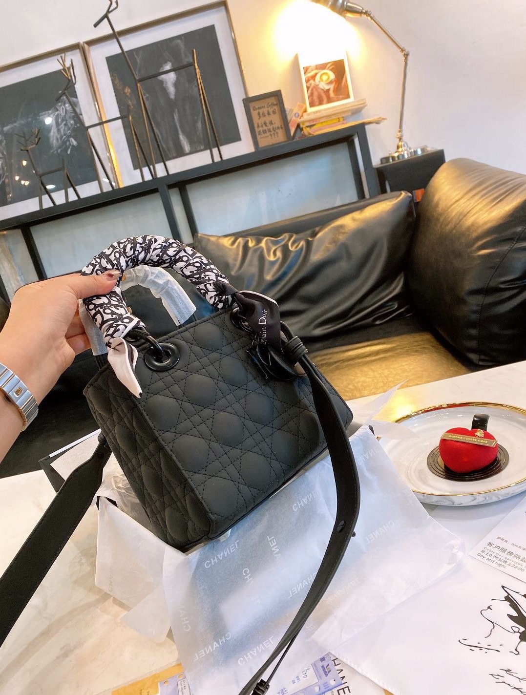 2021 the designers soft leather women handbag capacity tote bags fashion makeup luxurys brang logo bag -l4545, Red;black
2021 the designers soft leather women handbag capacity tote bags fashion makeup luxurys brang logo bag -l4545, Red;black
